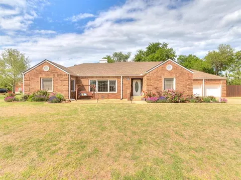 723 S 7th St, Kingfisher, OK 73750