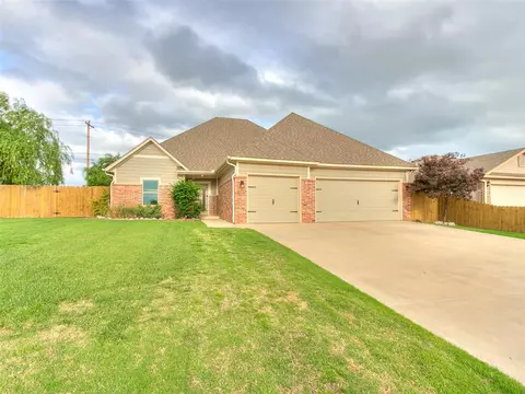 1200 Ridgeway Dr, Moore, OK 73160