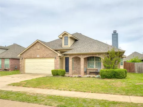 9945 SW 23rd St, Yukon, OK 73099