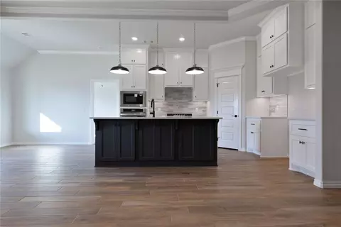 3301 Poppey Ln, Edmond, OK 73012