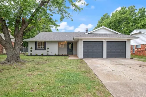 717 Howard Ct, Edmond, OK 73003