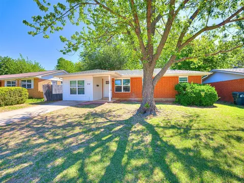 215 Stanton Dr, Norman, OK 73071