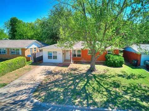 215 Stanton Dr, Norman, OK 73071 photo 2