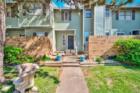 6029 NW 53rd Ter, Warr Acres, OK 73122
