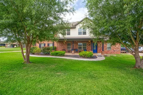 10801 N Pointe Dr, Edmond, OK 73025