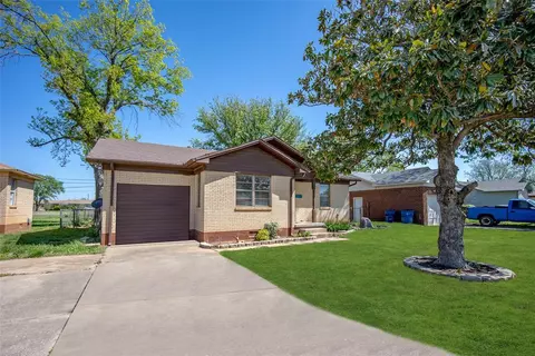 928 W Cherokee Pl, Lindsay, OK 73052