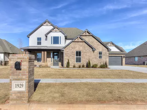 1929 Lago Dr, Moore, OK 73160