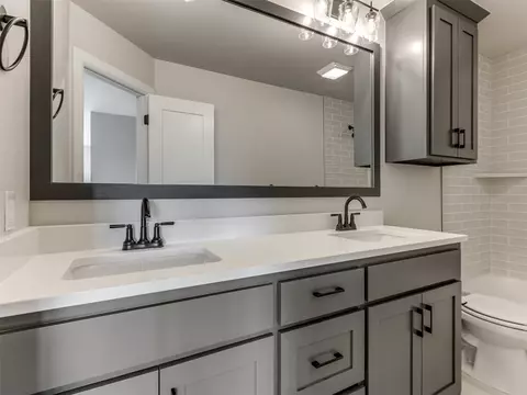 Bath - 1929 Lago Dr, Moore, OK 73160 photo 5 of 5