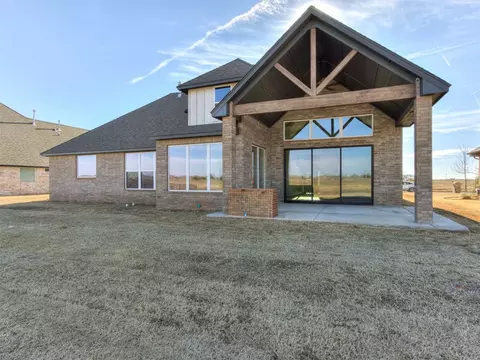 Exterior - 1929 Lago Dr, Moore, OK 73160 photo 5 of 7