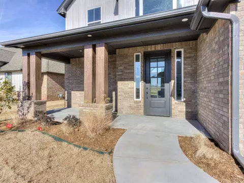 Exterior - 1929 Lago Dr, Moore, OK 73160 photo 4 of 7
