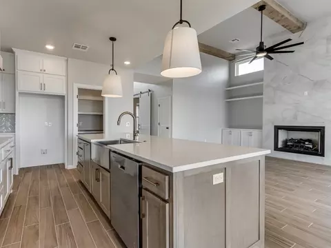 Kitchen - 1929 Lago Dr, Moore, OK 73160 photo 4 of 5