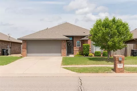 705 SW 43 St, Moore, OK 73160