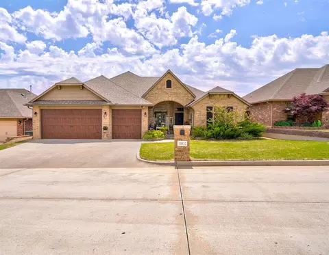 10832 Sara Ct, Midwest City, OK 73130