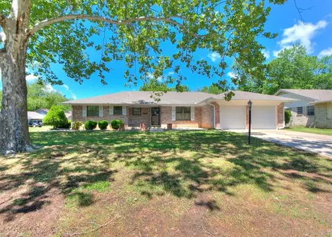 27 Mojave Dr, Shawnee, OK 74801
