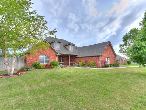 4553 Hollycrest Ln, Edmond, OK 73025