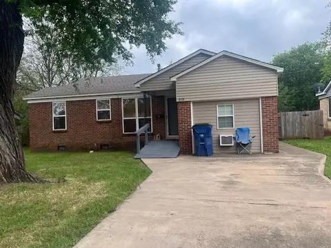 919 W Choctaw St, Lindsay, OK 73052