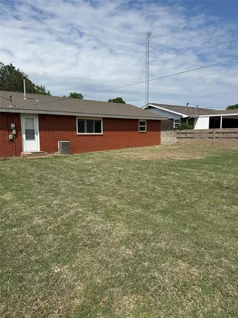 313 Gift Cir, Seiling, OK 73663 photo 20