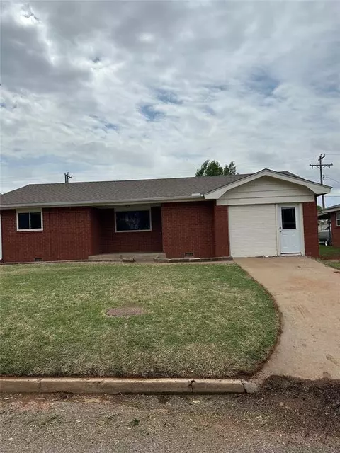 313 Gift Cir, Seiling, OK 73663 photo 3