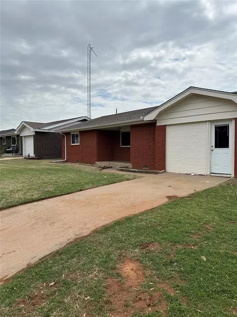 313 Gift Cir, Seiling, OK 73663 photo 4