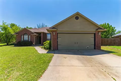 428 E Magnolia Ter, Mustang, OK 73064