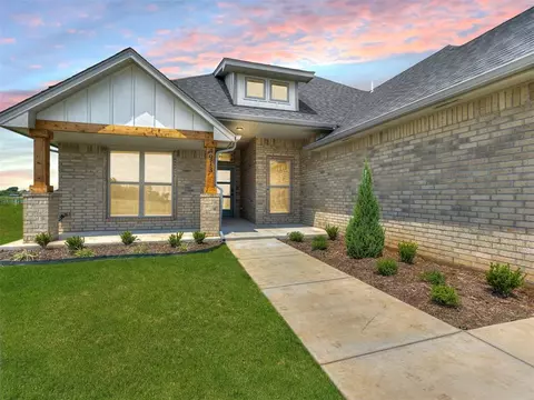 4913 Vine Cliff Rd, Mustang, OK 73064