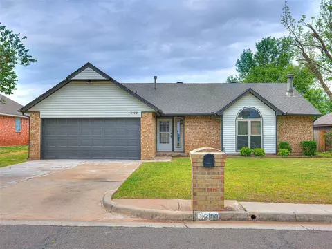 2100 Summer Hollow Ln, Edmond, OK 73013