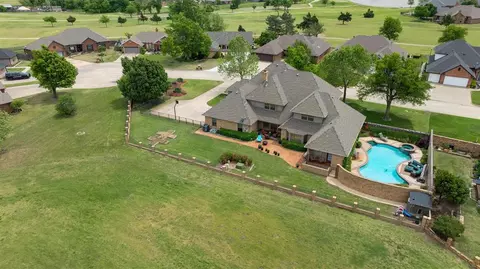11517 Hackney Ln, Yukon, OK 73099