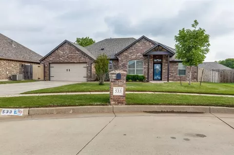 533 W Pine Rose Ct, Mustang, OK 73064