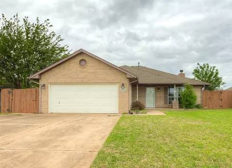 1321 Washington Cir, Moore, OK 73160