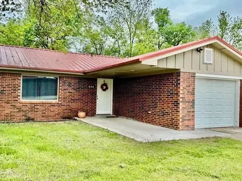 520 S 2nd St, Chickasha, OK 73018