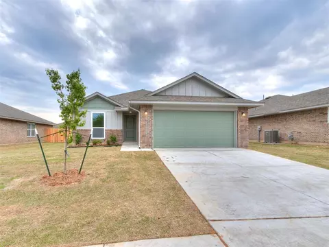 11424 SW 11th St, Yukon, OK 73099
