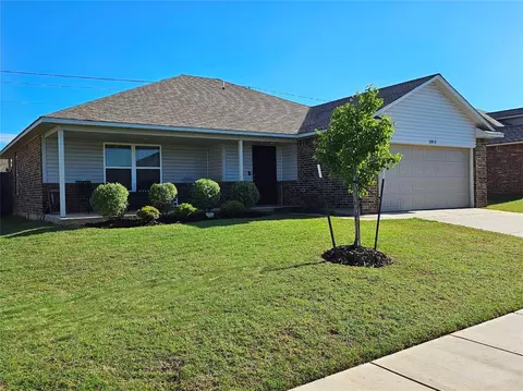 11017 NW 100th St, Yukon, OK 73099