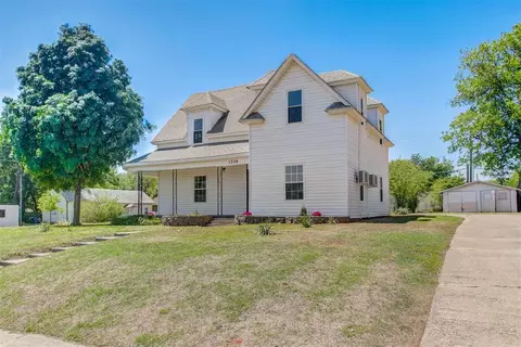 1328 S 7th St, Chickasha, OK 73018