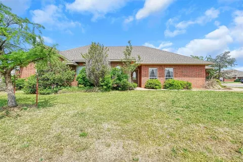 2910 Hunter Pointe, Altus, OK 73521 photo 2