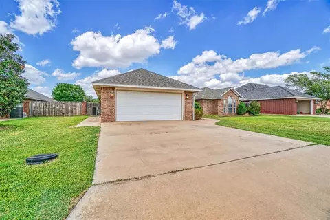 1805 Hunter Pointe Cir, Altus, OK 73521 photo 3