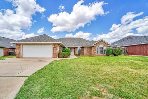 1805 Hunter Pointe Cir, Altus, OK 73521 photo 2