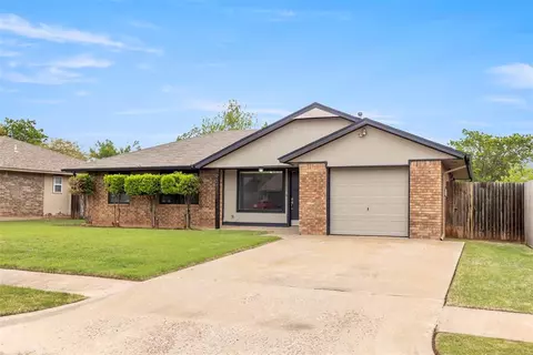 921 SE 15th St, Moore, OK 73160