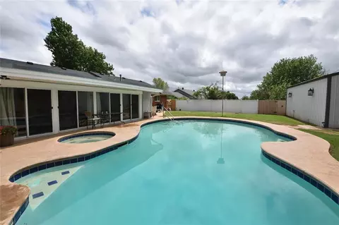 9 Forrest Rd, Guthrie, OK 73044 photo 3