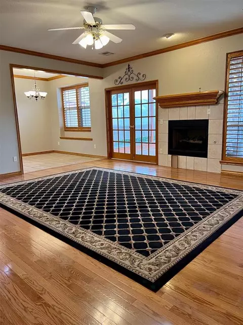 180 N Lakeside Ter, Mustang, OK 73064