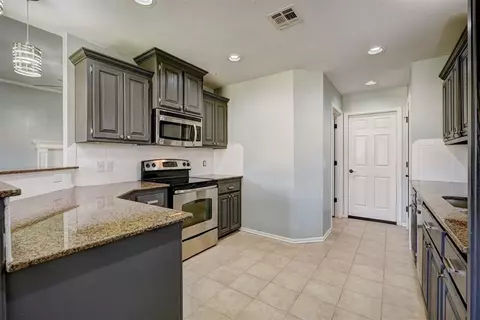 713 N Bobcat Way, Mustang, OK 73064