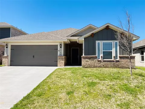 1704 Crimson Lake Blvd, El Reno, OK 73036
