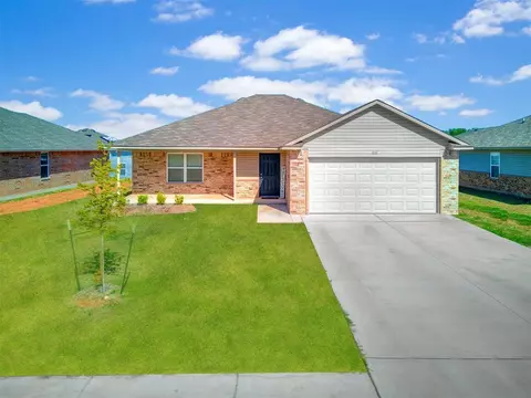 1016 S Appaloosa Ln, Mustang, OK 73064