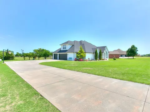 835 County Street 2922, Tuttle, OK 73089