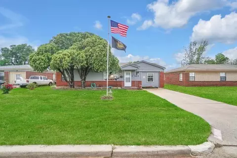 1045 Coe St, Altus, OK 73521