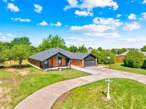 729 N Falcon Way, Mustang, OK 73064