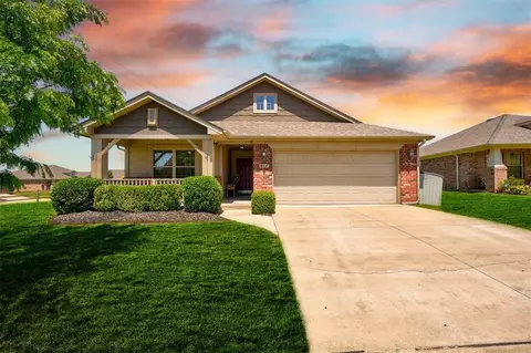 817 Mossy Rd, Norman, OK 73069