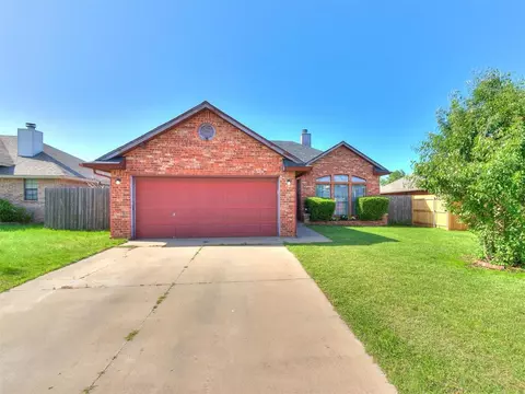613 Fire Light Dr, Moore, OK 73160