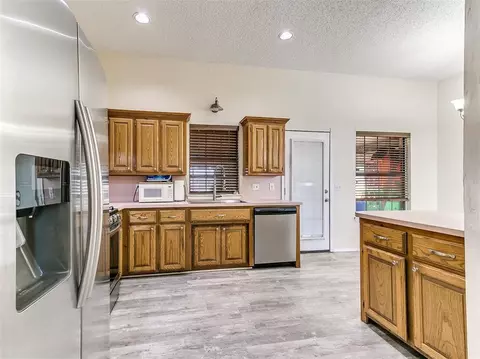 613 Fire Light Dr, Moore, OK 73160 photo 9