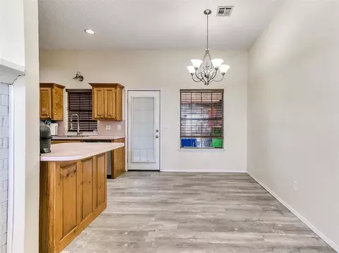 613 Fire Light Dr, Moore, OK 73160 photo 8