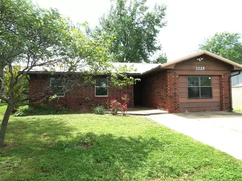 2225 E Meandering Way, Ada, OK 74820